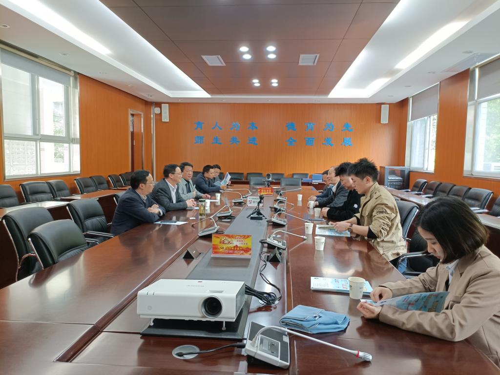 在十堰市第一中学开展招生宣讲