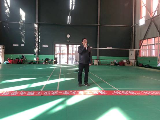 校党委常委、统战部部长吴云韬宣布比赛开始